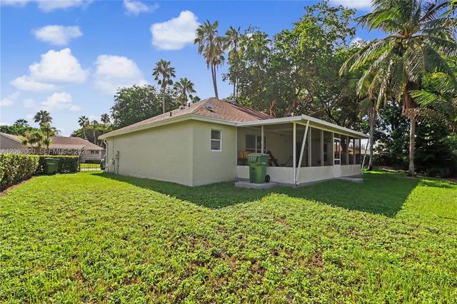 2 of 33 - 572 Se 18th Drive, Homestead, FL