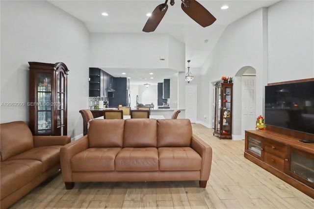 5 of 33 - 572 Se 18th Drive, Homestead, FL