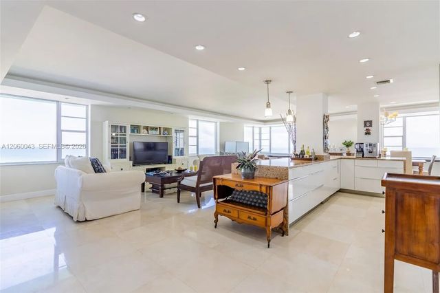5255 Collins Avenue #11e, Miami Beach
