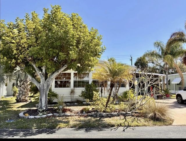 6857 Se Sourwood Drive ##b02014, Stuart