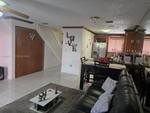 8085 Nw 8th Street #6, Miami