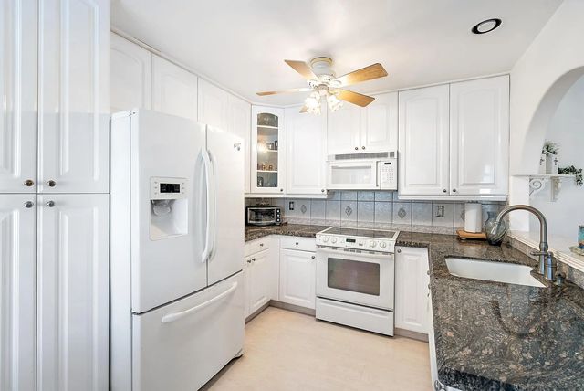 3 of 12 - 7633 Tahiti Lane #204, Lake Worth, FL