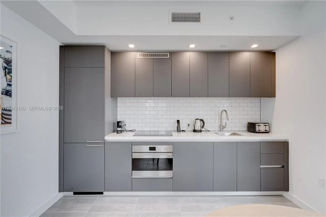 3 of 24 - 227 Ne 2nd Street #2500, Miami, FL