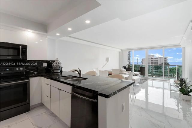 4 of 29 - 100 Bayview Drive #709, Sunny Isles Beach, FL