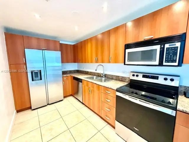 4 of 20 - 7501 E Treasure Drive #5h, North Bay Village, FL