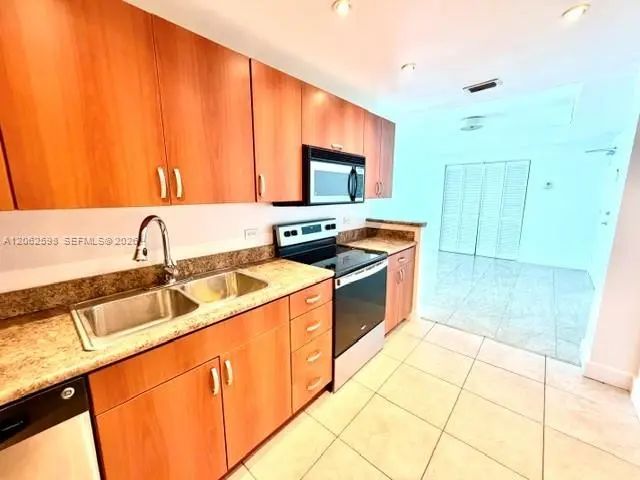 5 of 20 - 7501 E Treasure Drive #5h, North Bay Village, FL
