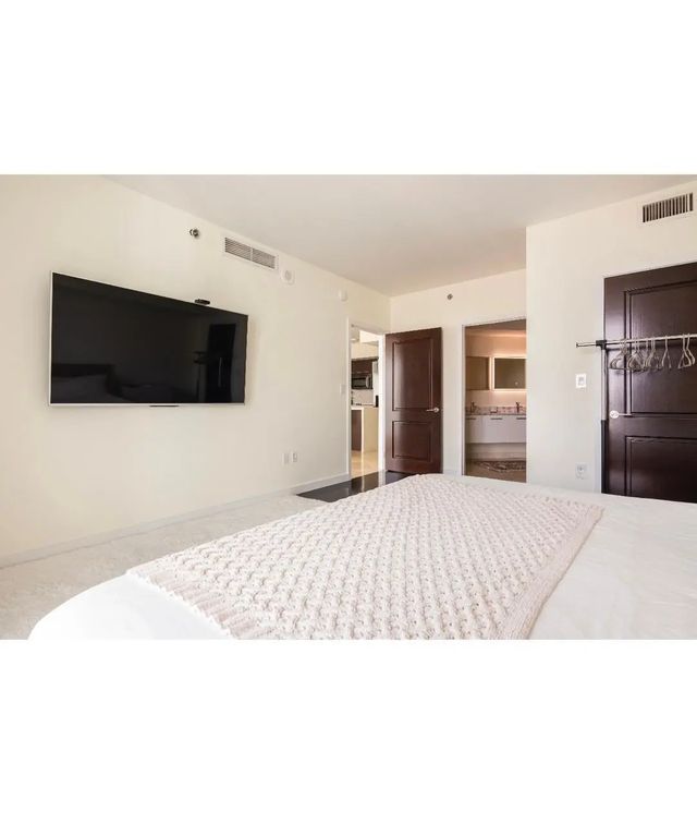 4 of 15 - 55 Se 6th Street #4007, Miami, FL