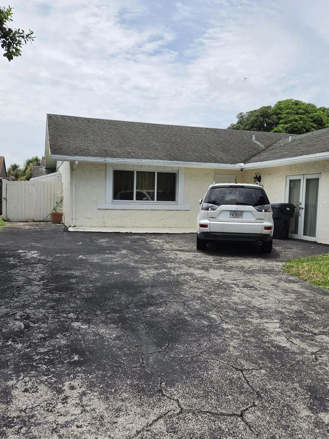 7520 Sw 6th Court Sw, North Lauderdale