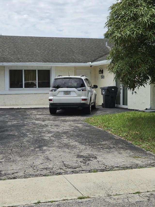 2 of 3 - 7520 Sw 6th Court Sw, North Lauderdale, FL