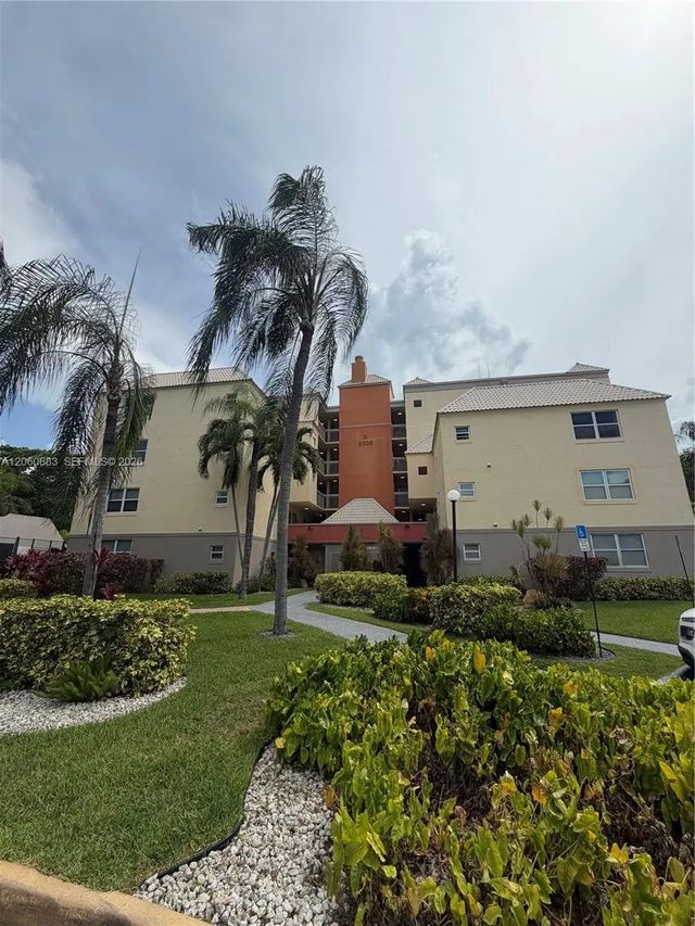2 of 37 - 8205 Lake Drive #306, Doral, FL