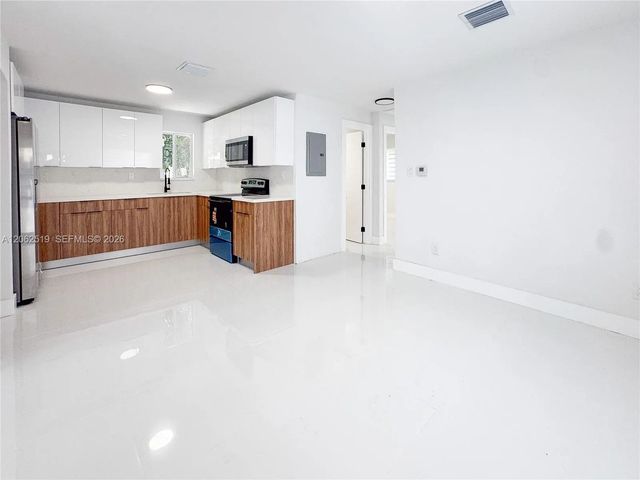 5 of 18 - 3311 Nw 9th Street, Lauderhill, FL