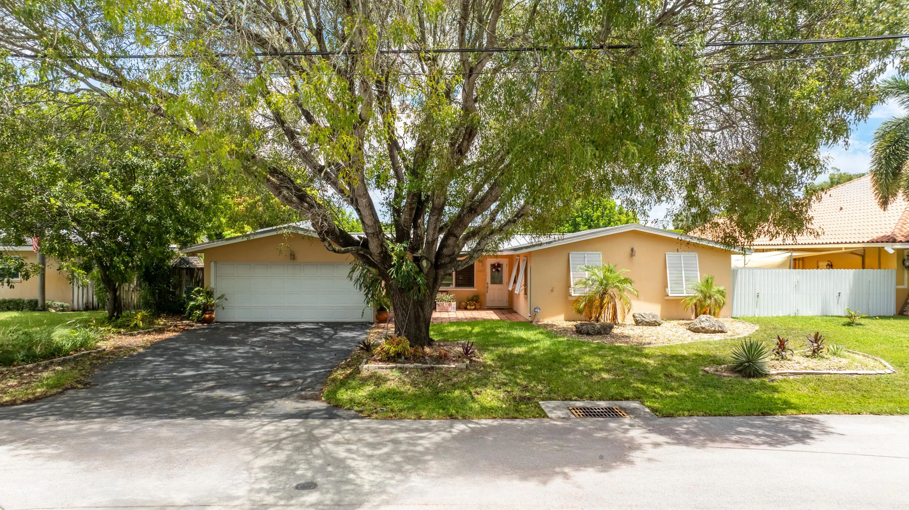 1601 Ne 48th Court, Oakland Park