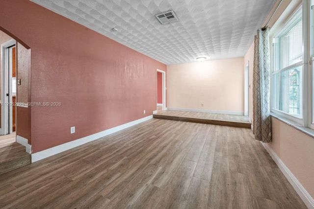 4 of 28 - 8331 Sw 156th Street, Palmetto Bay, FL
