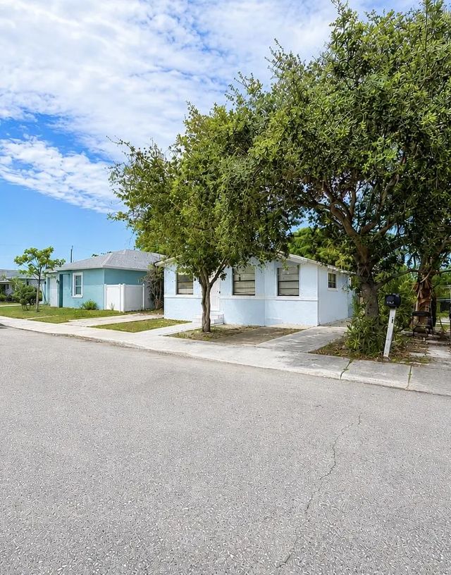 3 of 37 - 1410 S J Street, Lake Worth Beach, FL