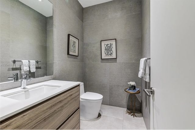 5 of 35 - 445 Ridgewood Road, Key Biscayne, FL