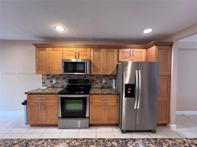 2 of 44 - 2750 N 34th Avenue #9d, Hollywood, FL