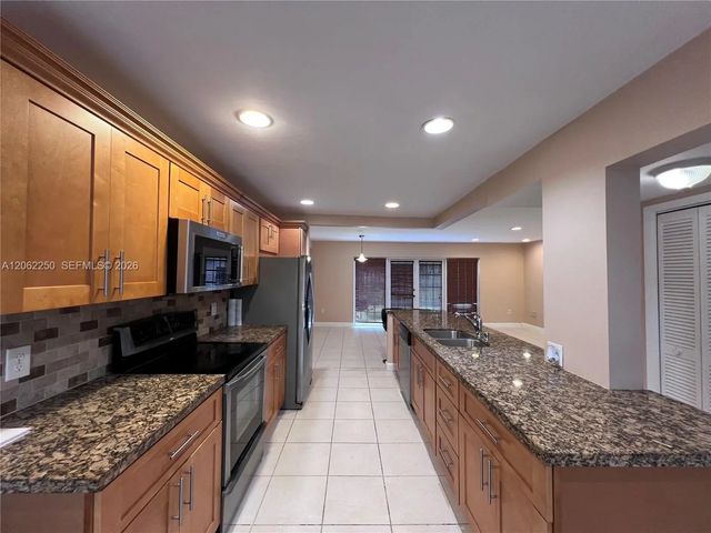 3 of 44 - 2750 N 34th Avenue #9d, Hollywood, FL