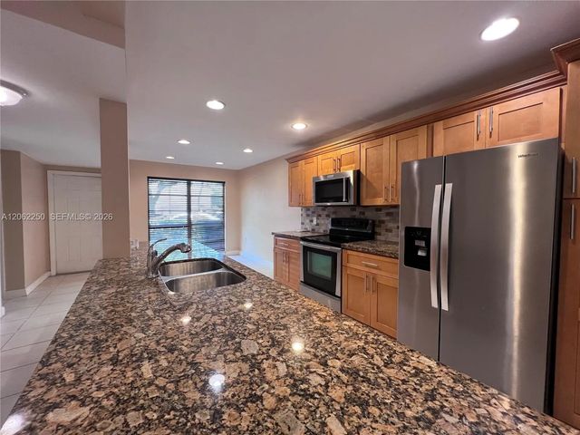 4 of 44 - 2750 N 34th Avenue #9d, Hollywood, FL