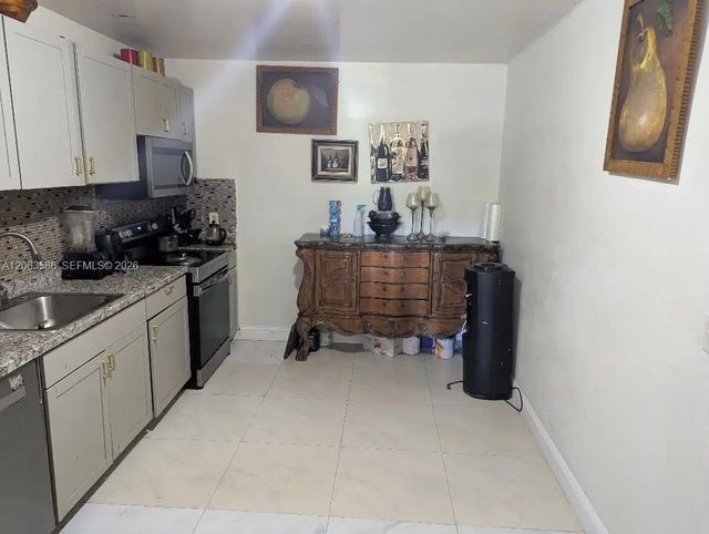 5 of 11 - 3206 Sw 47th Avenue, West Park, FL