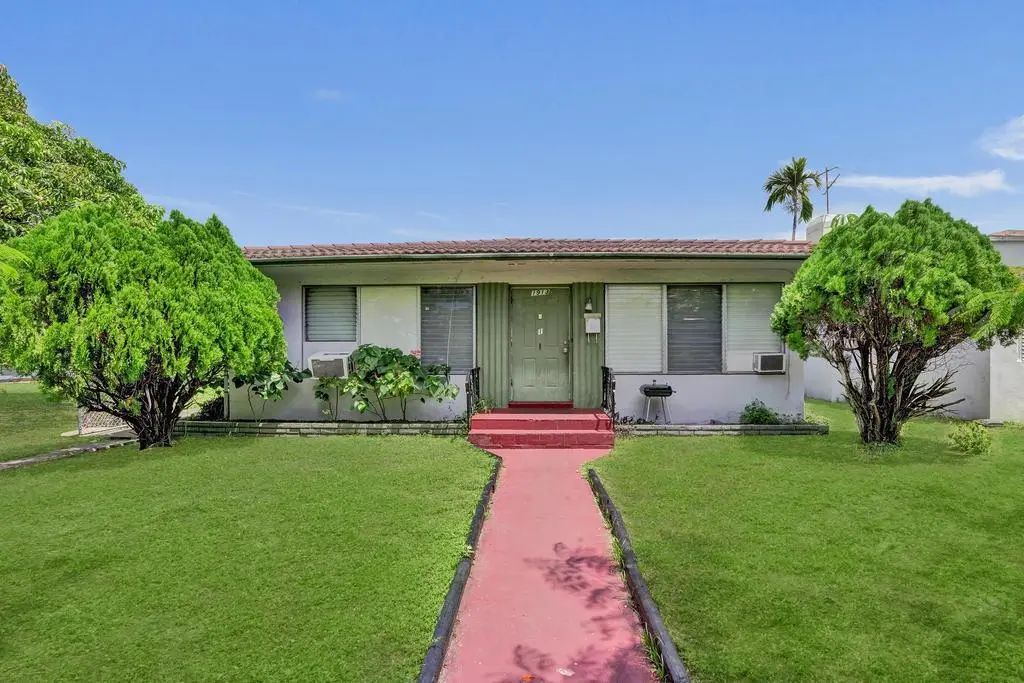 1913 Taylor Street, Hollywood