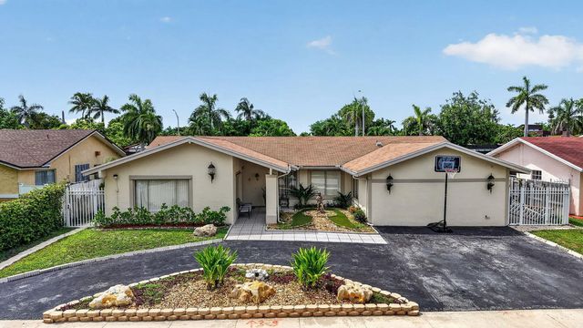 910 Ne 205th Street, Miami