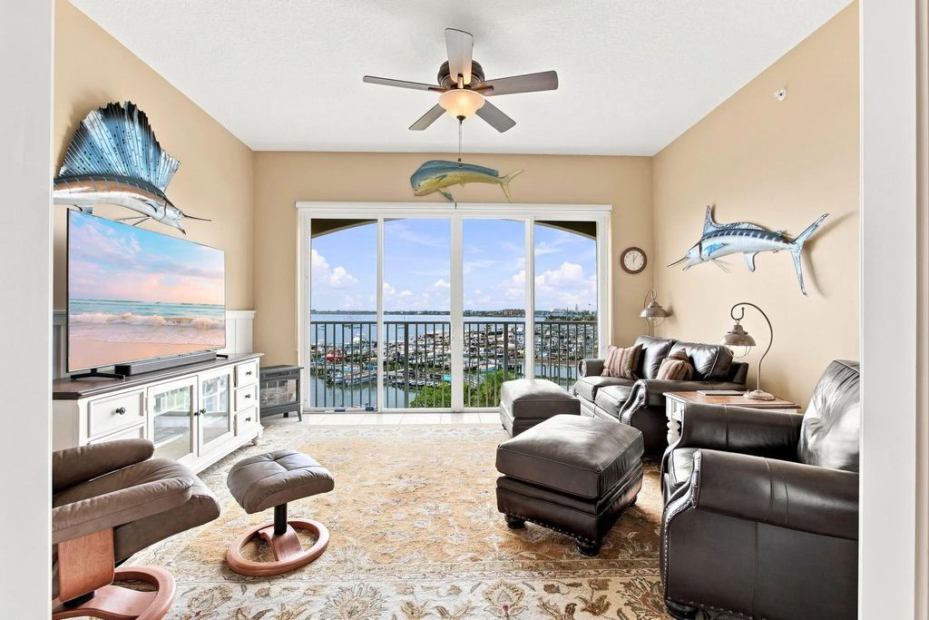 34 Harbour Isle Drive W #ph05, Fort Pierce