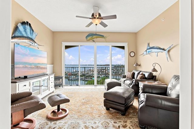 34 Harbour Isle Drive W #ph05, Fort Pierce