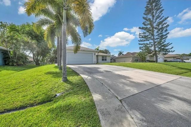 4 of 12 - 2537 Sw Deckard Street, Port St. Lucie, FL