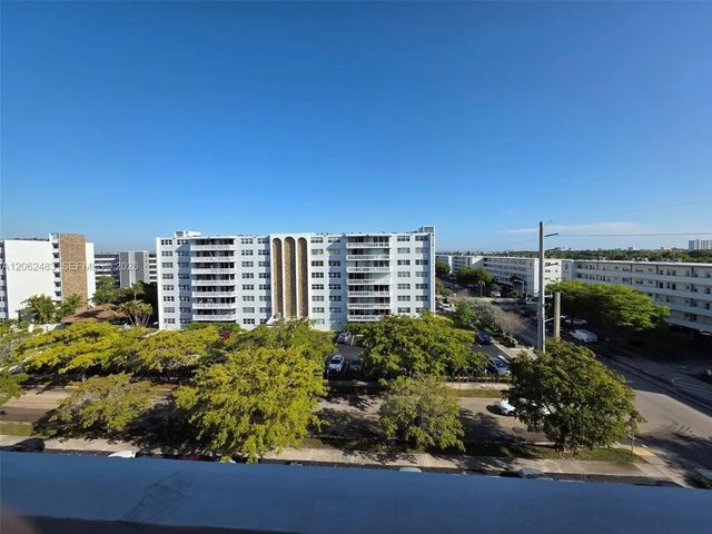 319 Ne 14th Avenue #702, Hallandale Beach