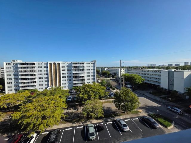 3 of 31 - 319 Ne 14th Avenue #702, Hallandale Beach, FL