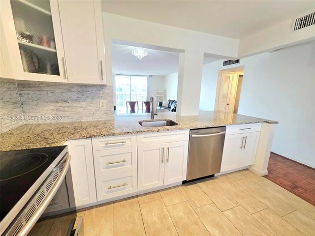 4 of 31 - 319 Ne 14th Avenue #702, Hallandale Beach, FL
