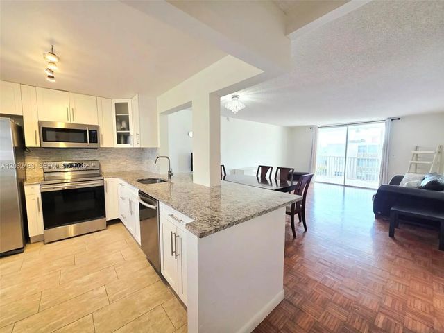 5 of 31 - 319 Ne 14th Avenue #702, Hallandale Beach, FL