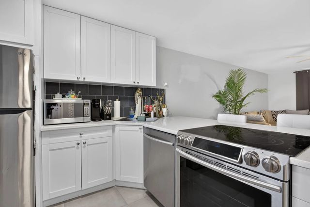 4 of 28 - 3301 Nw 47th Terrace #308, Lauderdale Lakes, FL