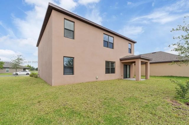 2 of 10 - 5305 Fantasy Drive, Fort Pierce, FL