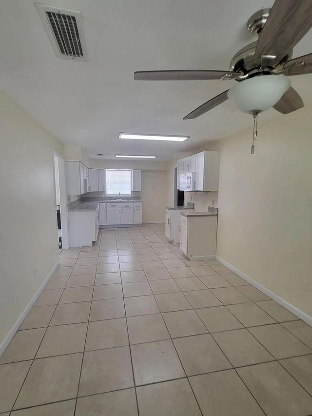 2 of 7 - 5011 S 2nd Street S, Fort Pierce, FL