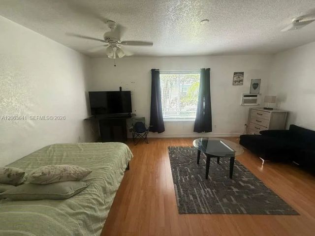 4 of 10 - 820 Euclid Avenue #206, Miami Beach, FL