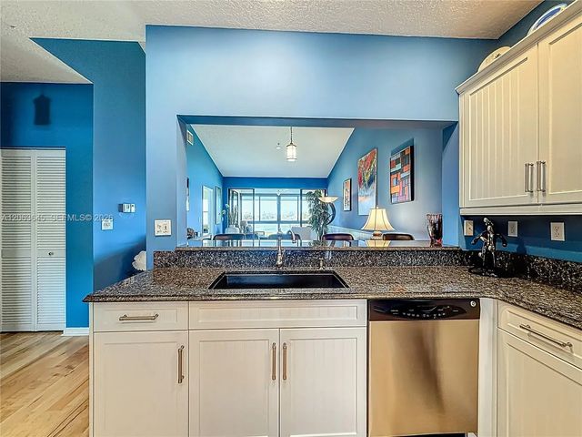 4 of 23 - 6082 Se Landing Way #11, Stuart, FL