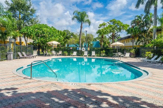 3 of 24 - 5168 Ne 6th Avenue #416, Oakland Park, FL
