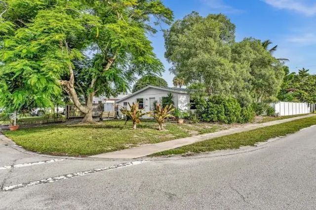 3 of 39 - 301 5th Street, Jupiter, FL