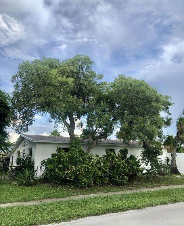 4 of 39 - 301 5th Street, Jupiter, FL