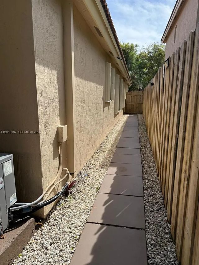 3 of 39 - 2065 Se 14th Street, Homestead, FL