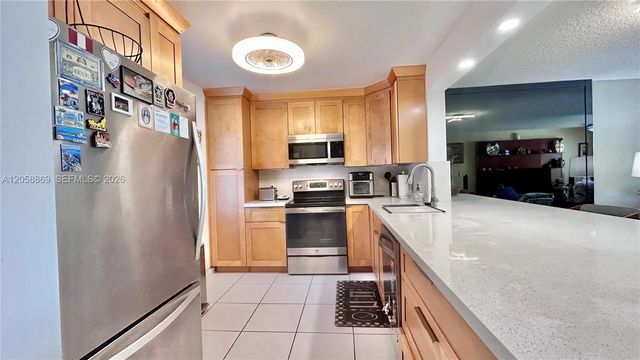 4 of 41 - 190 Se 5th Avenue #104, Dania Beach, FL
