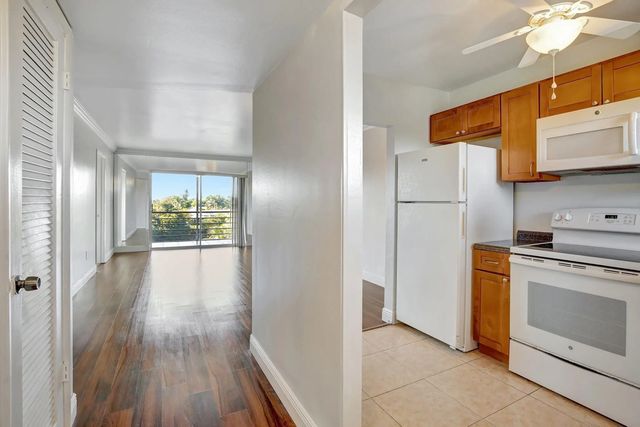 2 of 36 - 8225 Sunrise Lakes Boulevard #303, Sunrise, FL