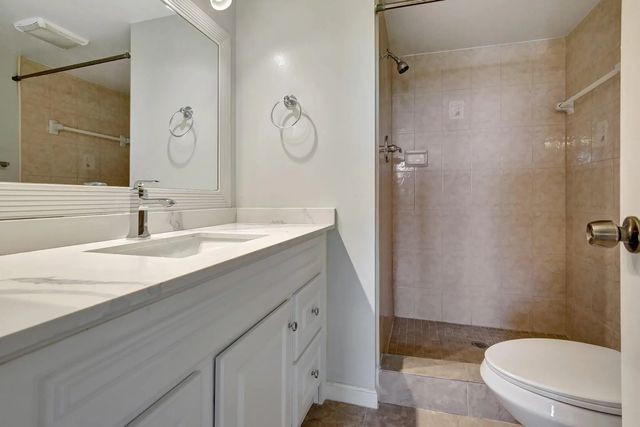 4 of 36 - 8225 Sunrise Lakes Boulevard #303, Sunrise, FL