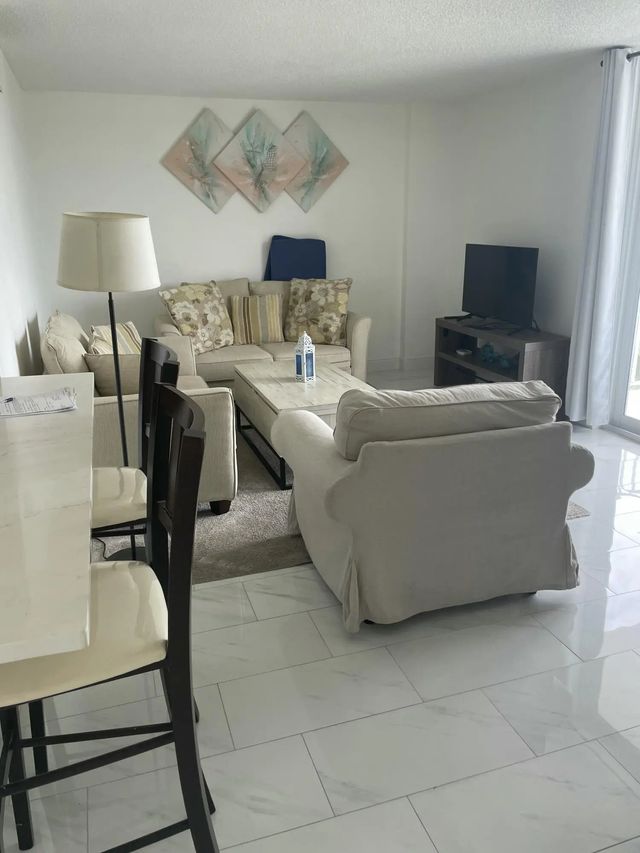 3 of 13 - 1731 Se 15th Street #505, Fort Lauderdale, FL