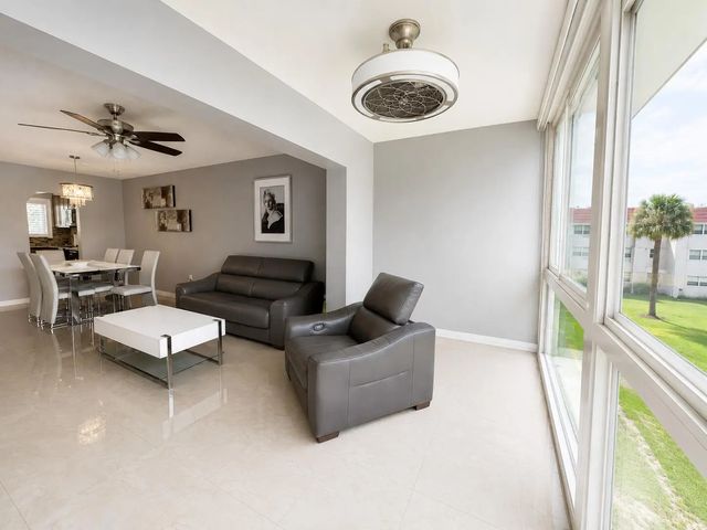 5 of 25 - 2951 E Sunrise Lakes #312, Sunrise, FL