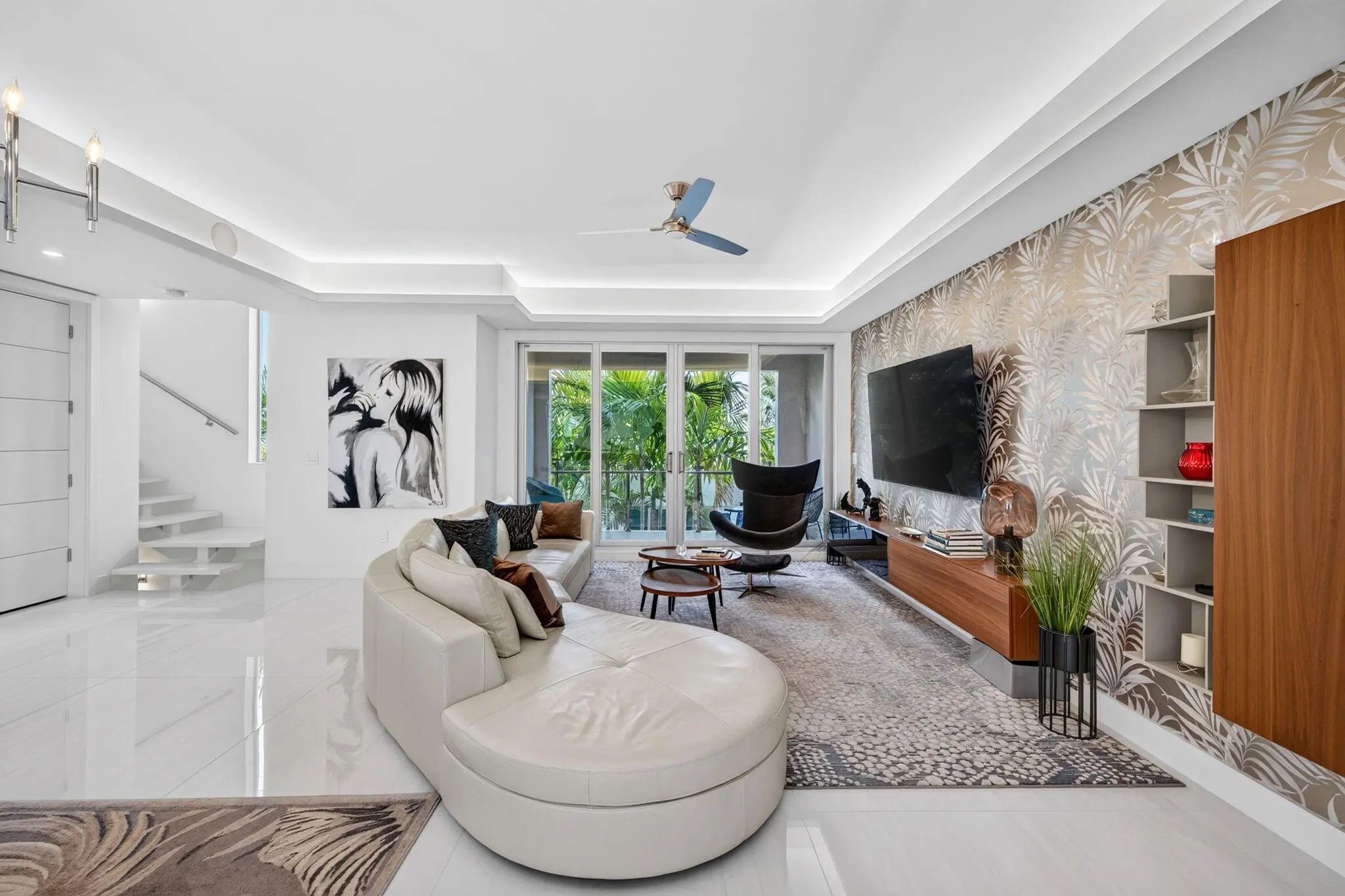 Image 12: B26070852