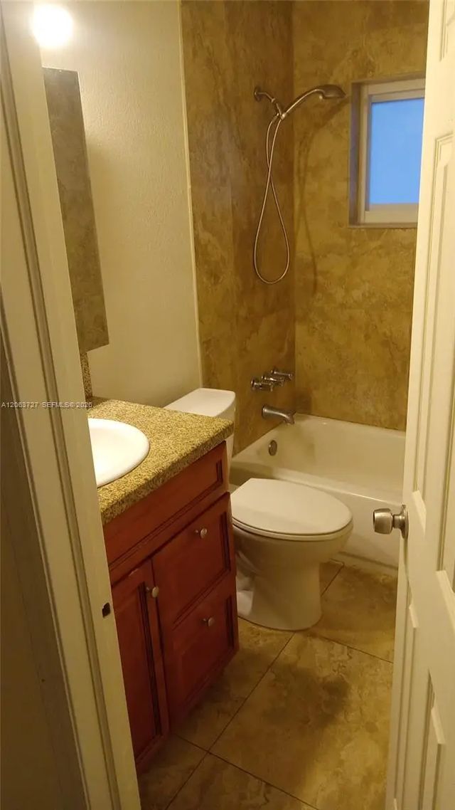 4 of 9 - 1480 Nw 20th Court, Fort Lauderdale, FL