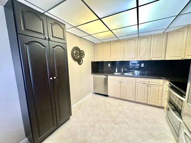 4 of 55 - 1049 Lincoln C, Boca Raton, FL