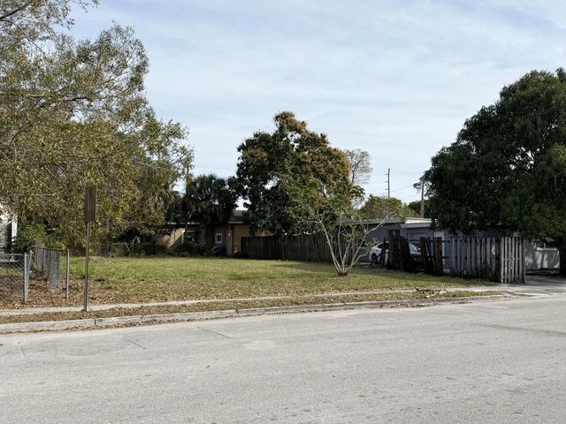 2 of 7 - 804 N 22nd Street, Fort Pierce, FL